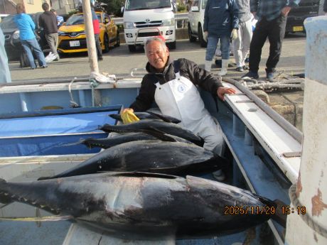 キハダ、4本釣れました。