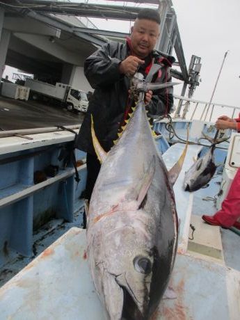 52,6kg、Gt。 2本釣りました。