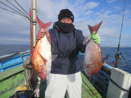 ヤリイカ餌で、マダイ2枚GT。