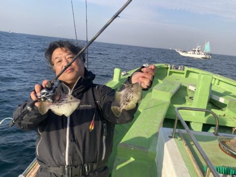 12/2 カワハギ乗合 観音崎沖ではダブル釣りあり、6枚もゲット!